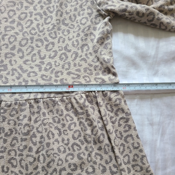Old Navy Girl's Cozy Grey Leopard Animal Print Plush-Knit Tiered Dress - Picture 12 of 15